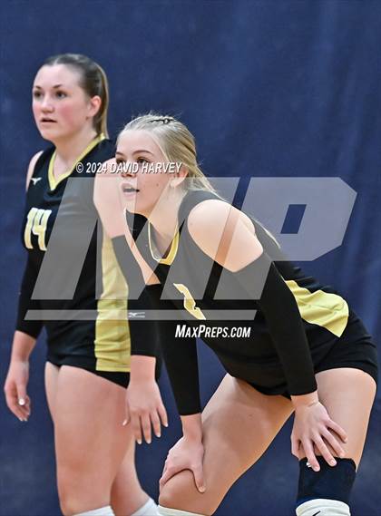 Thumbnail 2 in Regis Jesuit vs Monarch photogallery.