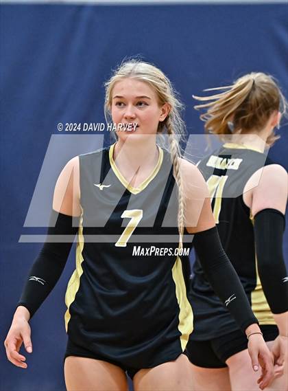 Thumbnail 1 in Regis Jesuit vs Monarch photogallery.