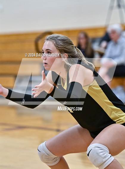 Thumbnail 2 in Regis Jesuit vs Monarch photogallery.