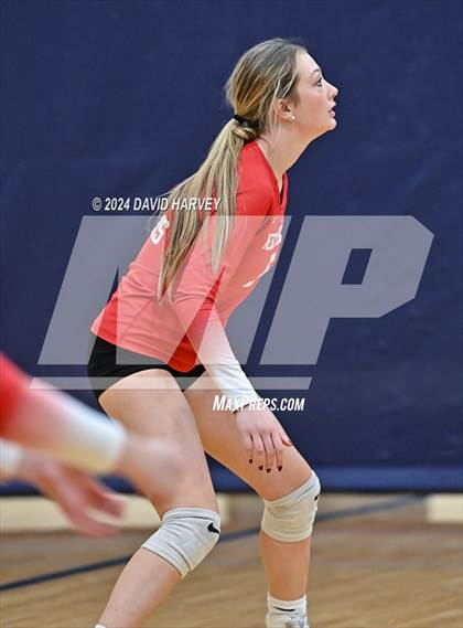 Thumbnail 2 in Regis Jesuit vs Monarch photogallery.