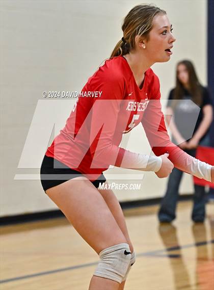 Thumbnail 2 in Regis Jesuit vs Monarch photogallery.
