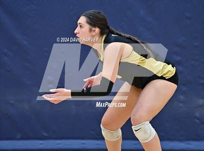 Thumbnail 2 in Regis Jesuit vs Monarch photogallery.