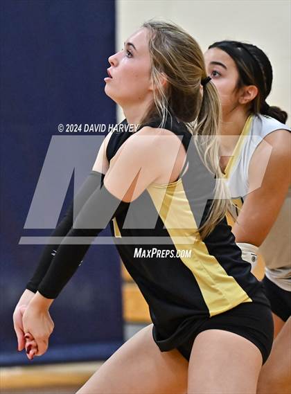 Thumbnail 1 in Regis Jesuit vs Monarch photogallery.