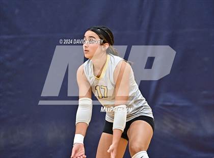 Thumbnail 2 in Regis Jesuit vs Monarch photogallery.