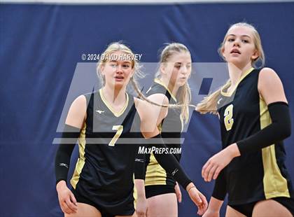 Thumbnail 2 in Regis Jesuit vs Monarch photogallery.