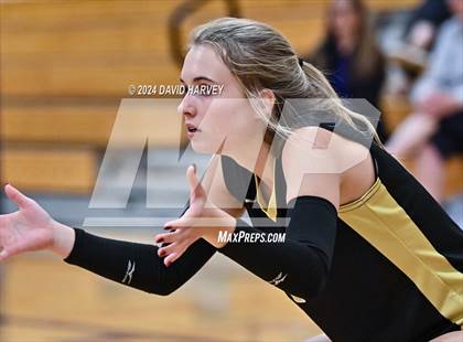 Thumbnail 1 in Regis Jesuit vs Monarch photogallery.