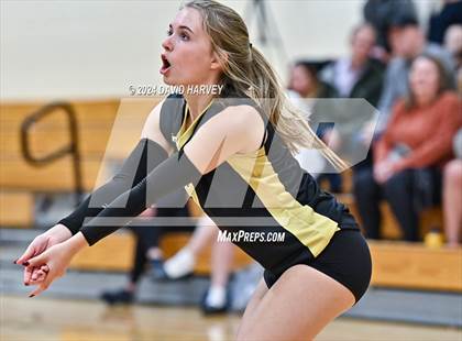 Thumbnail 2 in Regis Jesuit vs Monarch photogallery.