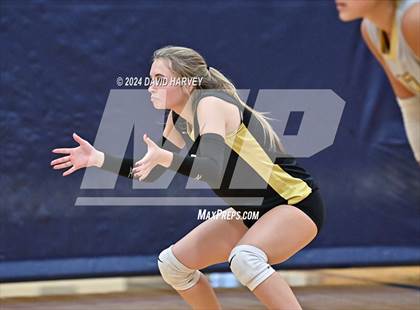 Thumbnail 1 in Regis Jesuit vs Monarch photogallery.