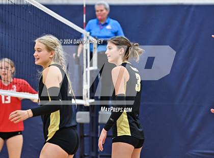 Thumbnail 1 in Regis Jesuit vs Monarch photogallery.