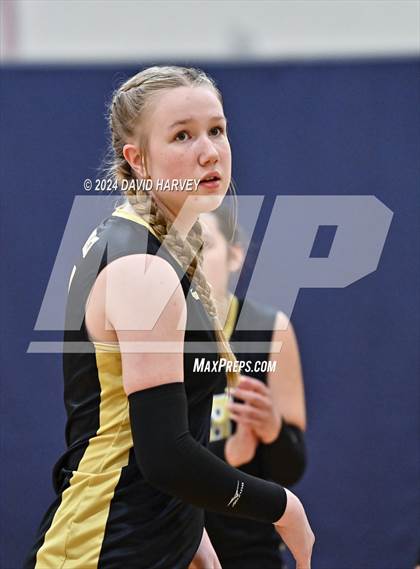 Thumbnail 1 in Regis Jesuit vs Monarch photogallery.