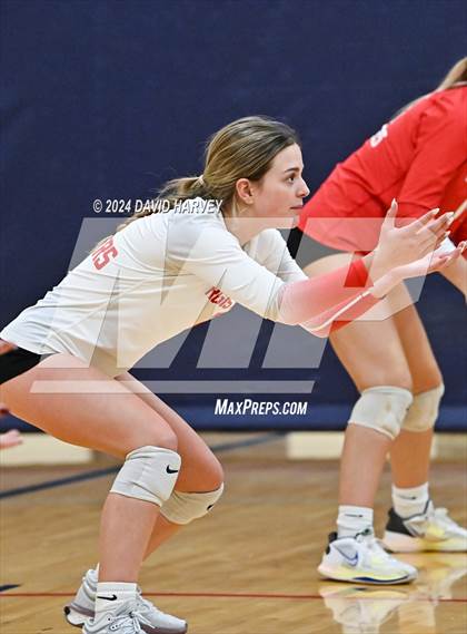Thumbnail 3 in Regis Jesuit vs Monarch photogallery.