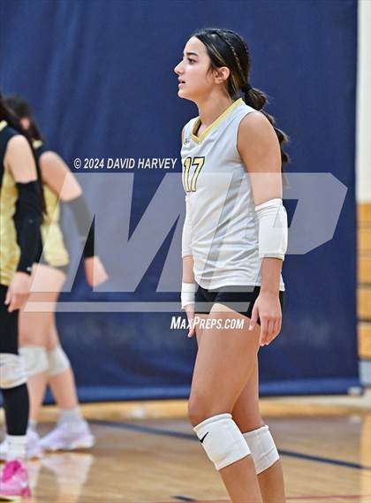 Thumbnail 2 in Regis Jesuit vs Monarch photogallery.