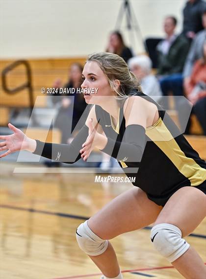 Thumbnail 3 in Regis Jesuit vs Monarch photogallery.