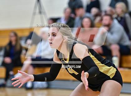 Thumbnail 2 in Regis Jesuit vs Monarch photogallery.