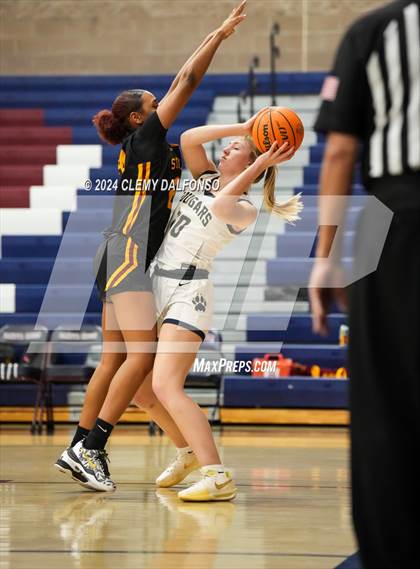 Thumbnail 1 in Sierra vs Evergreen (Dakota Ridge High School) photogallery.