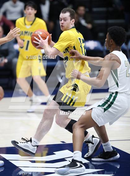 Thumbnail 1 in Damien vs. St. Patrick-St. Vincent (MaxPreps MLK Classic) photogallery.