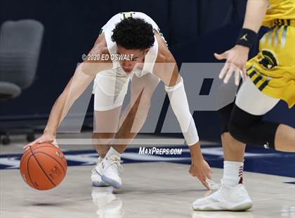 Thumbnail 1 in Damien vs. St. Patrick-St. Vincent (MaxPreps MLK Classic) photogallery.