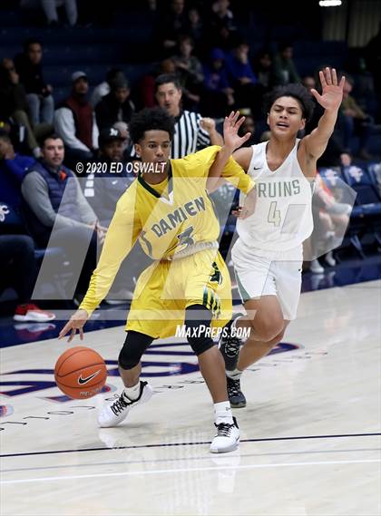 Thumbnail 2 in Damien vs. St. Patrick-St. Vincent (MaxPreps MLK Classic) photogallery.