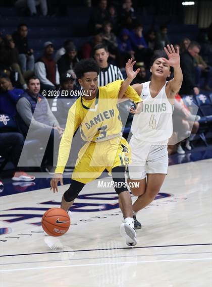 Thumbnail 1 in Damien vs. St. Patrick-St. Vincent (MaxPreps MLK Classic) photogallery.