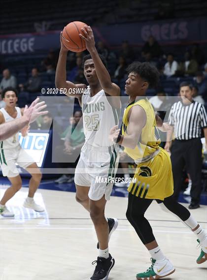 Thumbnail 1 in Damien vs. St. Patrick-St. Vincent (MaxPreps MLK Classic) photogallery.