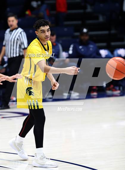 Thumbnail 3 in Damien vs. St. Patrick-St. Vincent (MaxPreps MLK Classic) photogallery.