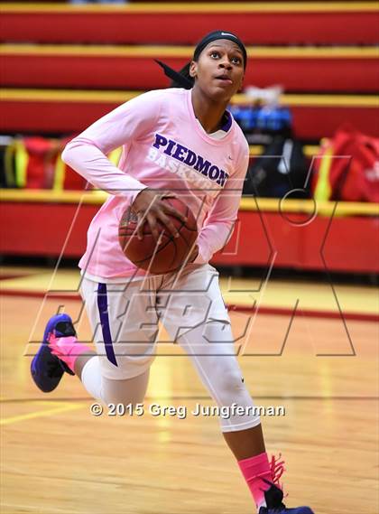 Thumbnail 2 in Regis Jesuit vs. Piedmont (Cardinal Newman Classic) photogallery.