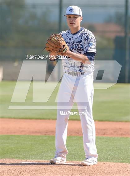 Thumbnail 2 in Sierra Canyon vs. Clackamas (Coach Bob Invitational) photogallery.
