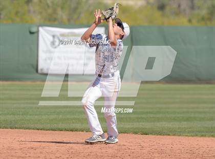 Thumbnail 2 in Sierra Canyon vs. Clackamas (Coach Bob Invitational) photogallery.