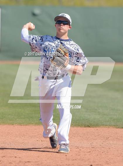 Thumbnail 2 in Sierra Canyon vs. Clackamas (Coach Bob Invitational) photogallery.