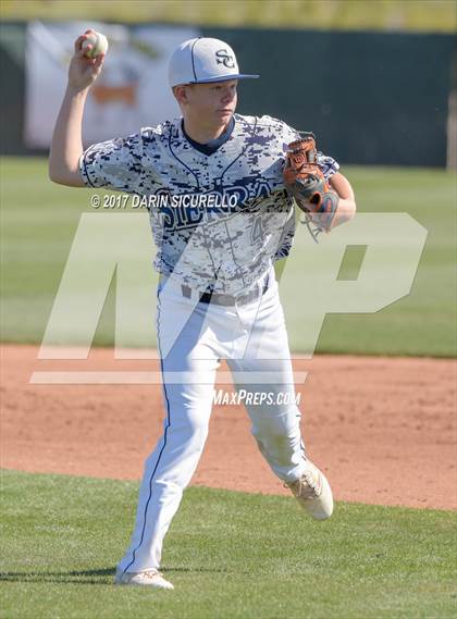 Thumbnail 1 in Sierra Canyon vs. Clackamas (Coach Bob Invitational) photogallery.