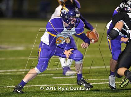 Thumbnail 1 in Howe vs. Edgewood (UIL 3A Division 2 Region 2 Bi-District Playoff) photogallery.