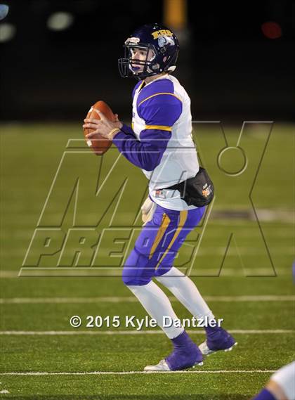 Thumbnail 2 in Howe vs. Edgewood (UIL 3A Division 2 Region 2 Bi-District Playoff) photogallery.