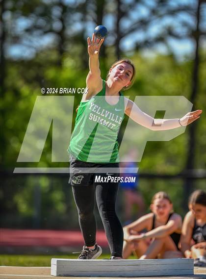 Thumbnail 3 in FR: AAA 2A-1 District Meet (Shot Put) photogallery.