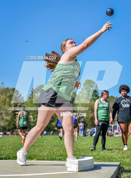 Thumbnail 2 in FR: AAA 2A-1 District Meet (Shot Put) photogallery.