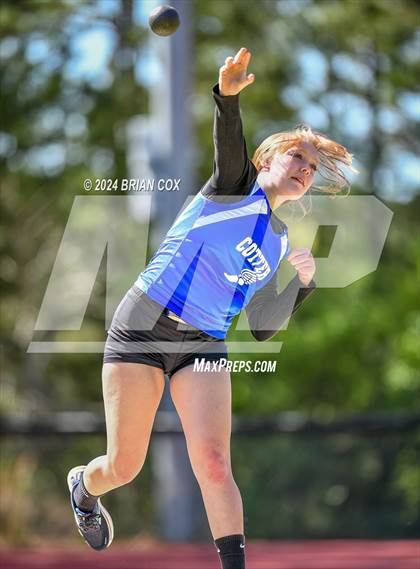 Thumbnail 2 in FR: AAA 2A-1 District Meet (Shot Put) photogallery.