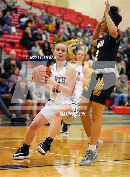 Thumbnail 1 in Avon vs. Terre Haute North Vigo (IHSAA 4A First Round Playoff) photogallery.