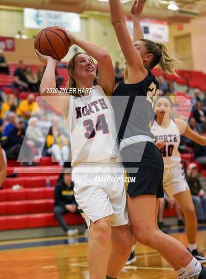 Thumbnail 2 in Avon vs. Terre Haute North Vigo (IHSAA 4A First Round Playoff) photogallery.