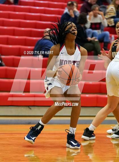 Thumbnail 2 in Avon vs. Terre Haute North Vigo (IHSAA 4A First Round Playoff) photogallery.