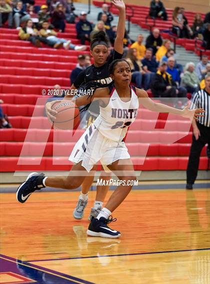 Thumbnail 2 in Avon vs. Terre Haute North Vigo (IHSAA 4A First Round Playoff) photogallery.