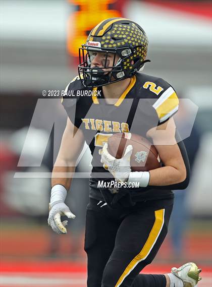 Thumbnail 3 in Belle Vernon vs. Northwestern Lehigh (PIAA 3A Championship) photogallery.