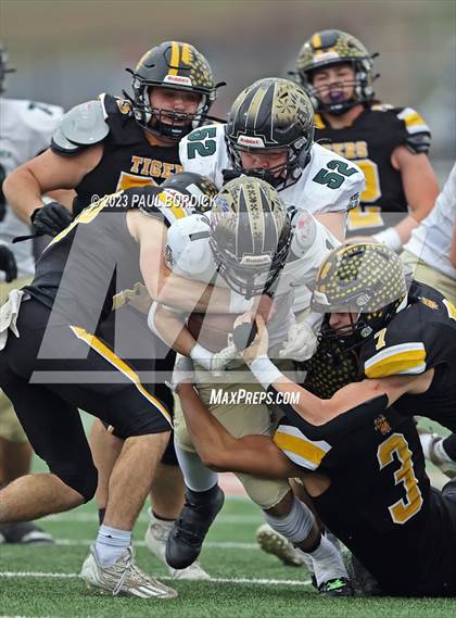 Thumbnail 1 in Belle Vernon vs. Northwestern Lehigh (PIAA 3A Championship) photogallery.