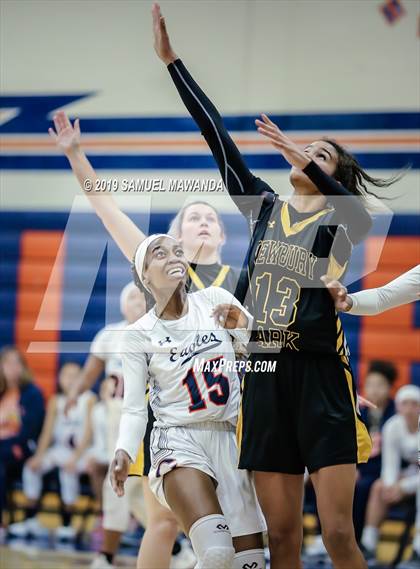 Thumbnail 1 in Chaminade vs Newbury Park photogallery.