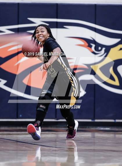 Thumbnail 3 in Chaminade vs Newbury Park photogallery.