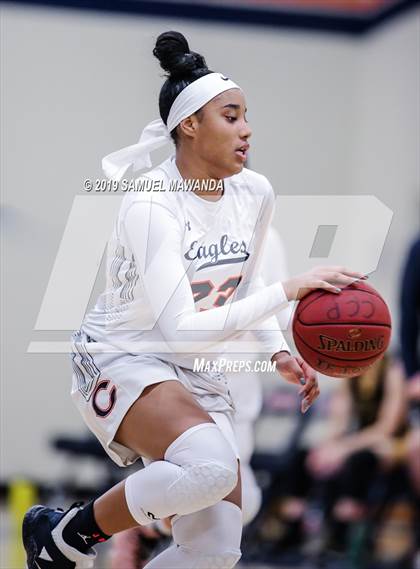 Thumbnail 2 in Chaminade vs Newbury Park photogallery.