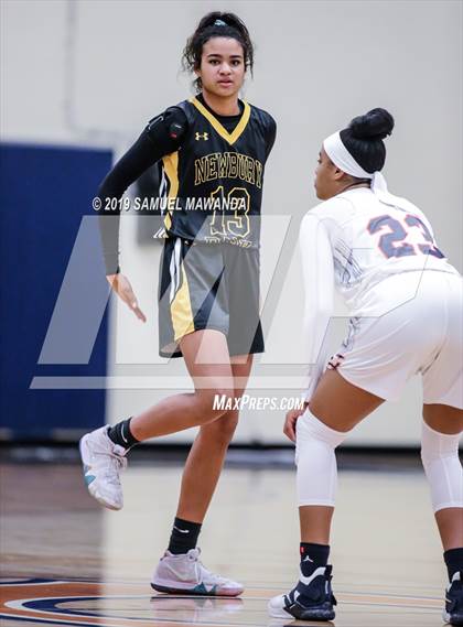 Thumbnail 3 in Chaminade vs Newbury Park photogallery.