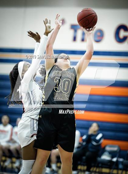 Thumbnail 2 in Chaminade vs Newbury Park photogallery.