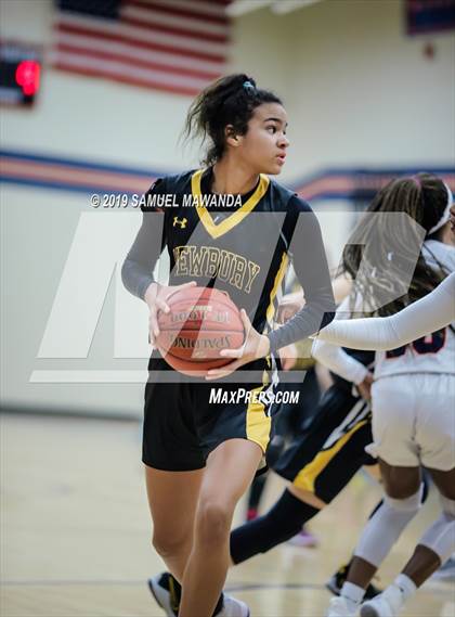 Thumbnail 2 in Chaminade vs Newbury Park photogallery.