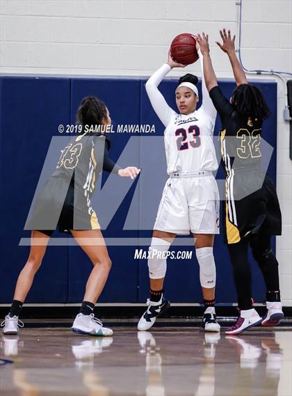 Thumbnail 2 in Chaminade vs Newbury Park photogallery.