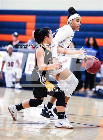 Thumbnail 3 in Chaminade vs Newbury Park photogallery.