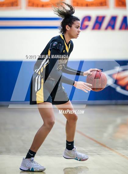 Thumbnail 3 in Chaminade vs Newbury Park photogallery.